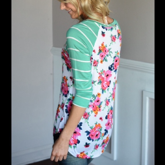 🌷SALE🌷 Turquoise Pink Floral Raglan Top Shirt_2