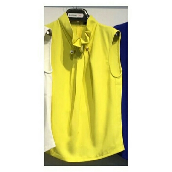 Gracia High Pleated Neck with Pearl Pin look alike