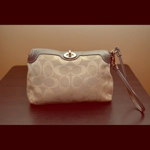 DARING Coach gray signature turn lock clutch! ❤️