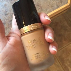 Too Faced Born this way Foundation Natural Beige