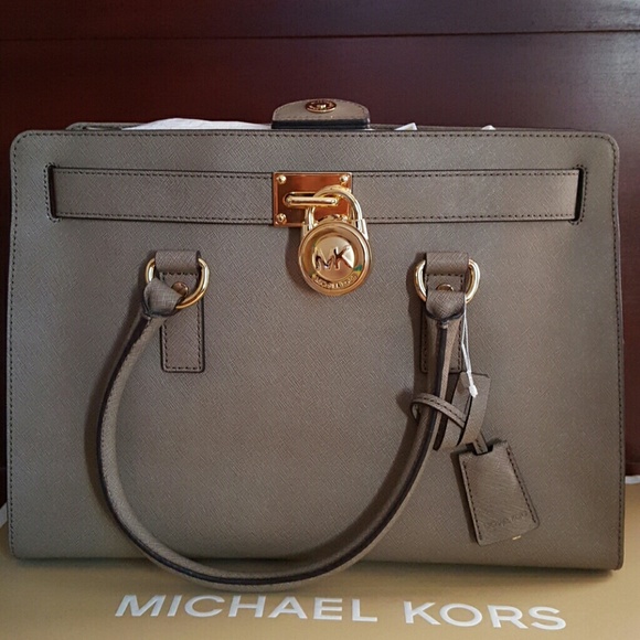 MICHAEL Michael Kors Handbags - NWT! AUTH MICHAEL KORS LG E/W HAMILTON