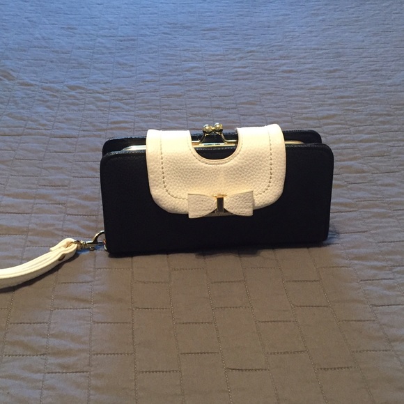 Lulu Guinness black & white bow wristlet.