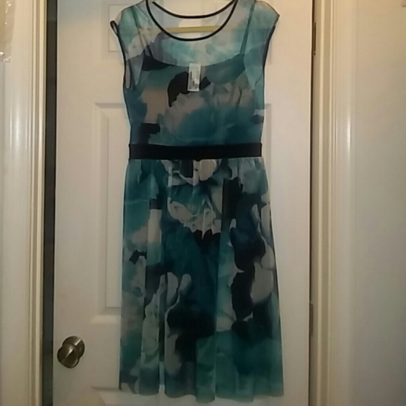 Dress - Picture 1 of 3