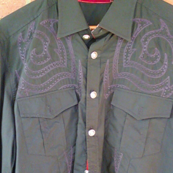 Black Toku Shirt ( not blue )