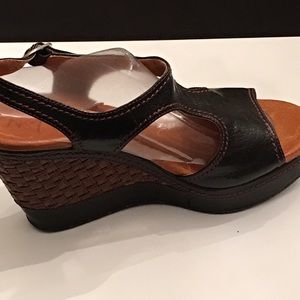 NWOT Naya Wedge Sandals