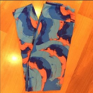 Lularoe OS blue & red pattern leggings