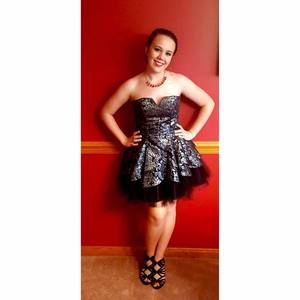 Meet your Posher, Sarah elizabeth