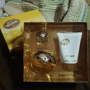 DKNY Delicious Box Set