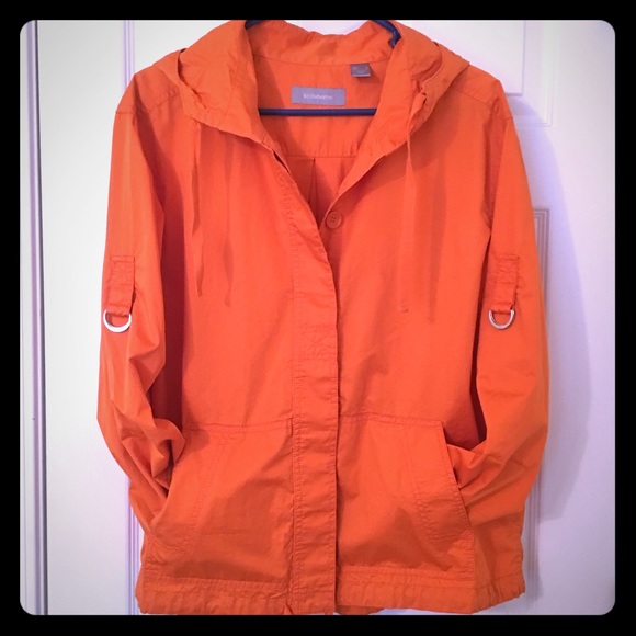 Lightweight hooded jacket