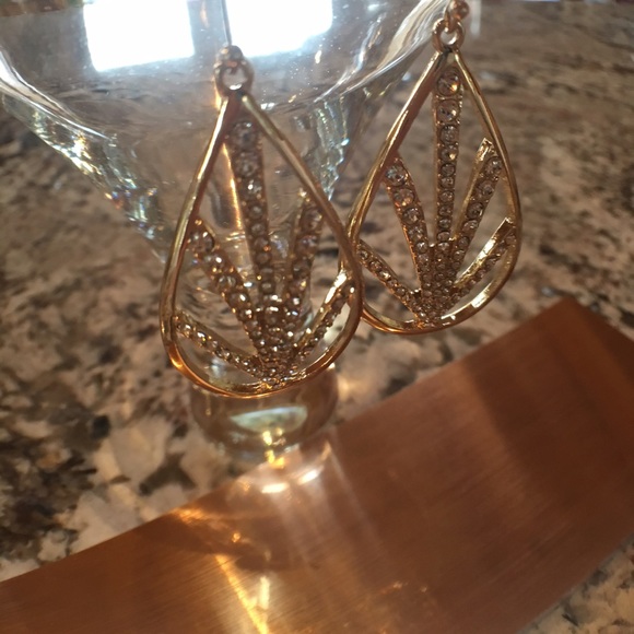 Jessica Simpson Contemporary Earrings - Picture 3 of 4