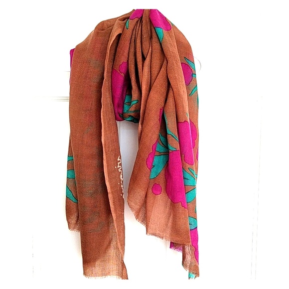 Virginia Johnson printed shawl/scarf wool guaze