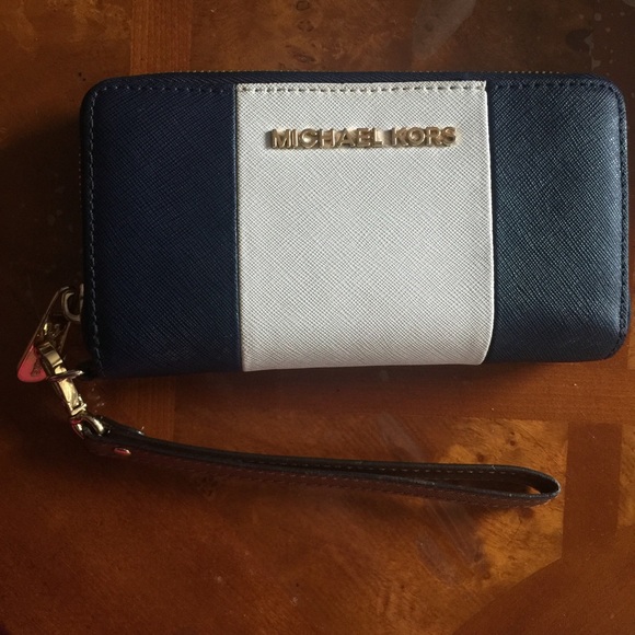 Michael Kors Wristlet