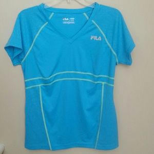 MUST GO! FILA workout top