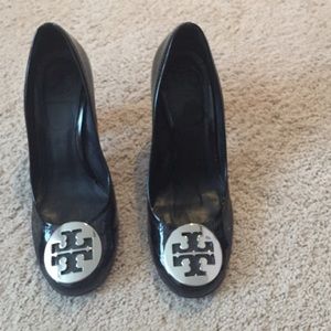 Beautiful and Stylish Tory Burch Pumps!