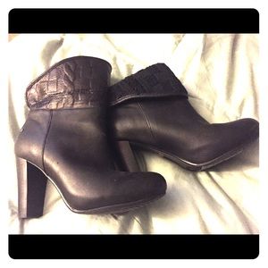 BARELY WORN UGG HIGH HEEL BOOTIE!