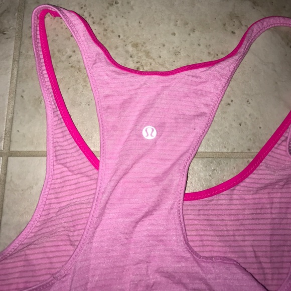 Pink reversible Lululemon tank - Picture 4 of 4