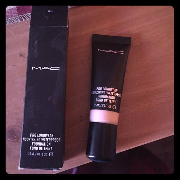 Mac prolongwear nourishing foundation nc25