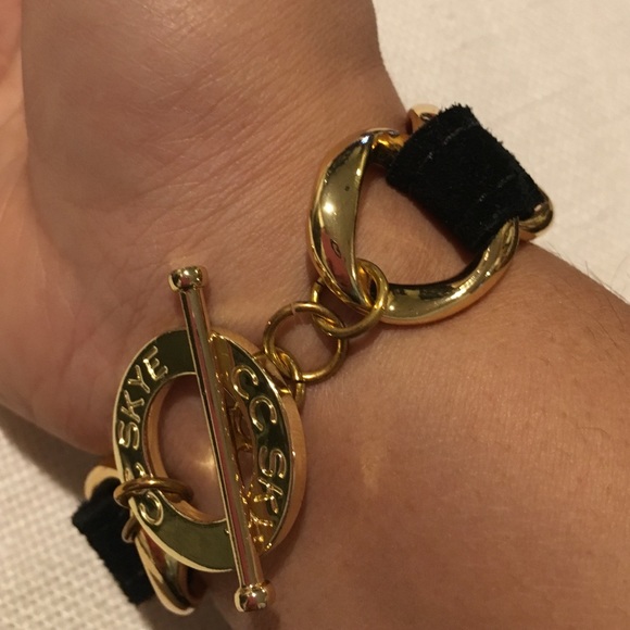 Like new CC Skye black suede toggle bracelet - Picture 4 of 4