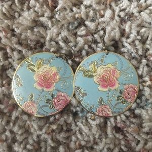 Round earrings