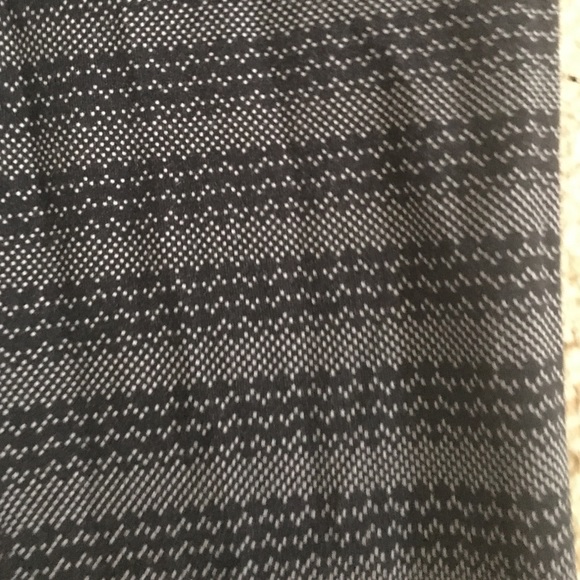 Black and gray pattern Nike leggings - Picture 2 of 3
