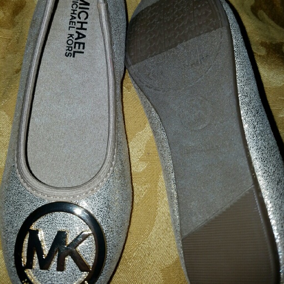 All thats gold always SHINES! Girls flats
