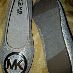 All thats gold always SHINES! Girls flats