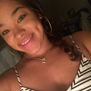 Meet your Posher, Tiara