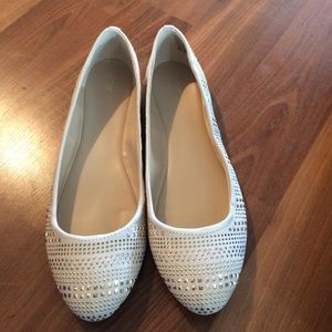 Apt. 9 flats. Size 9