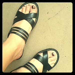 Alegria Leila Black Crackle