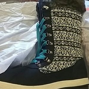 Navy blue winter boots
