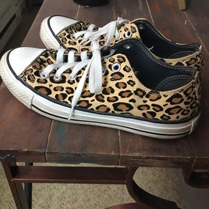 Leopard converse
