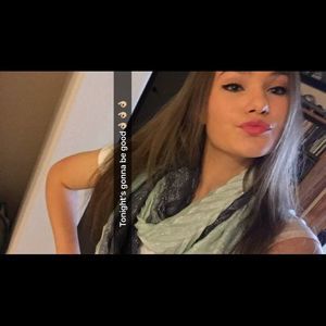 Meet your Posher, Alexia