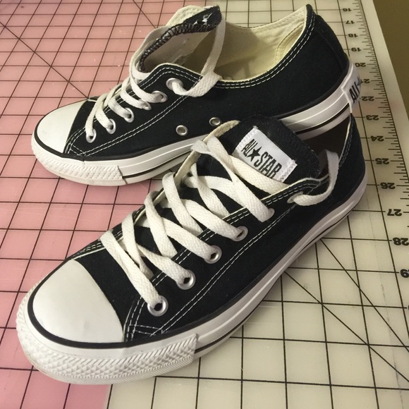 Converse All Star size 6 men's 8 women's.
