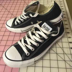 Converse All Star size 6 men's 8 women's.