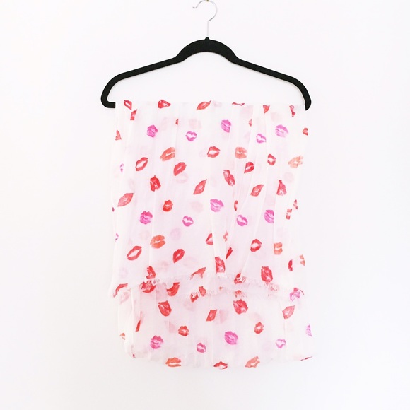 👄 scarf -- target kiss scarf with lips