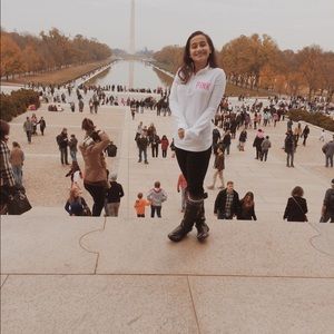 Meet your Posher, Noha