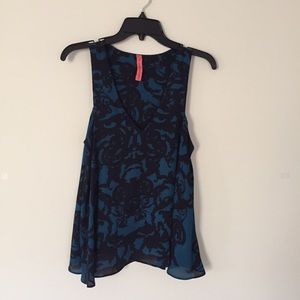 Flowy sleeveless top by Eight Sixty
