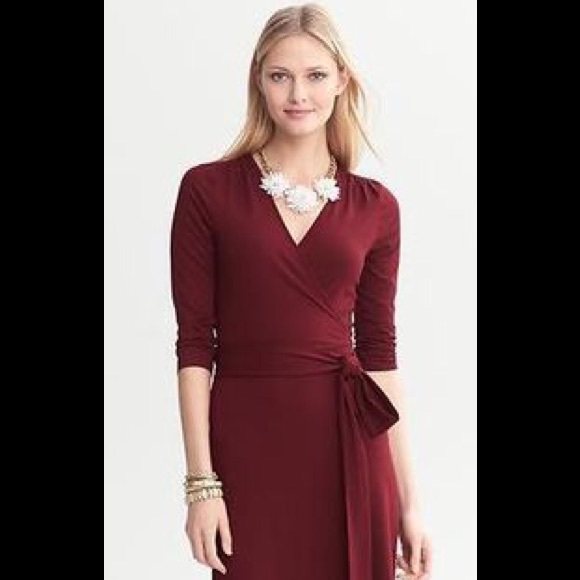✨HP✨ Maroon wrap dress