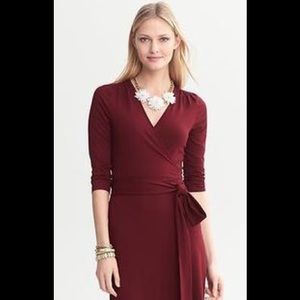 ✨HP✨ Maroon wrap dress
