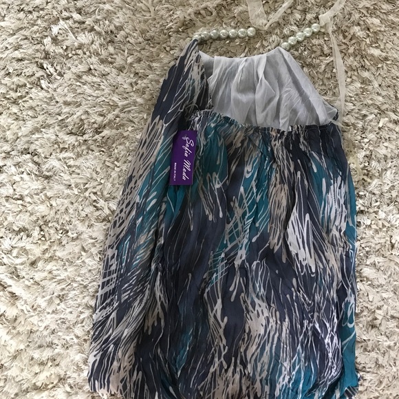 Unique and Adorable top with pearl necklace - Picture 2 of 4