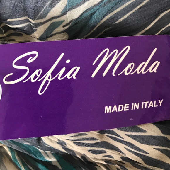 Unique and Adorable top with pearl necklace - Picture 4 of 4