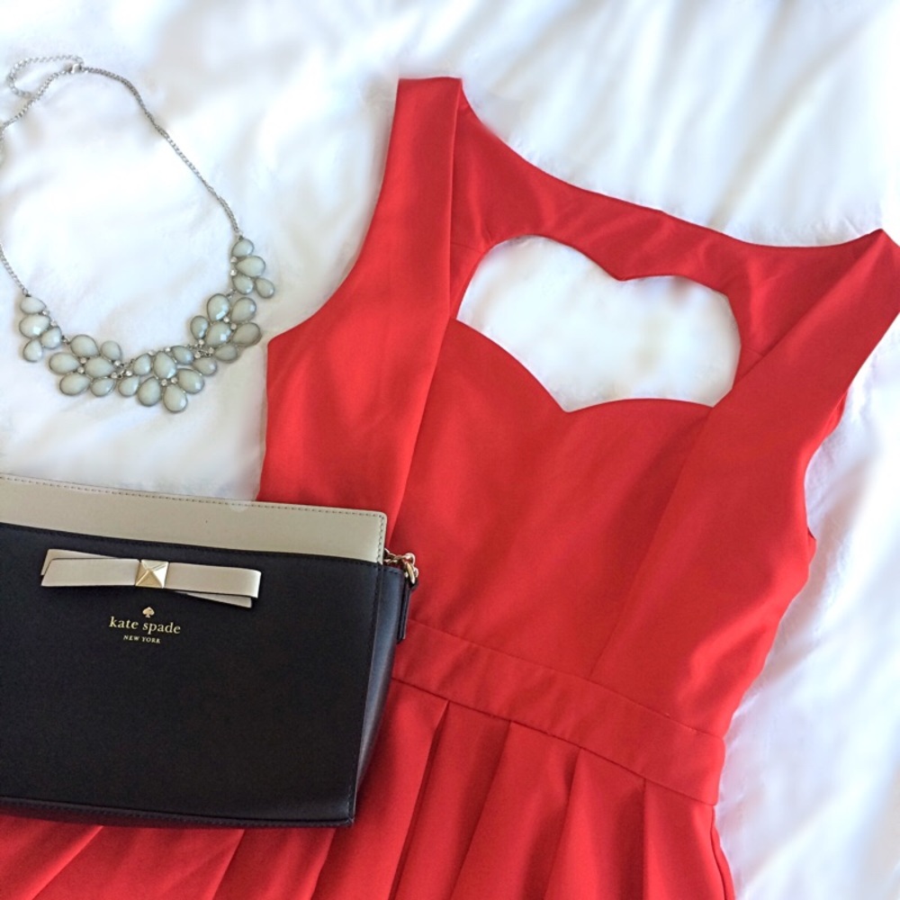 🎉 HP 🎉 NWOT Red Classic Heart Dress