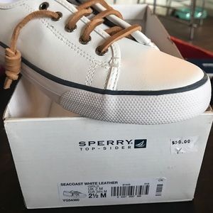 Seacoast White Leather Girls 2.5 (4.5 Wmns)