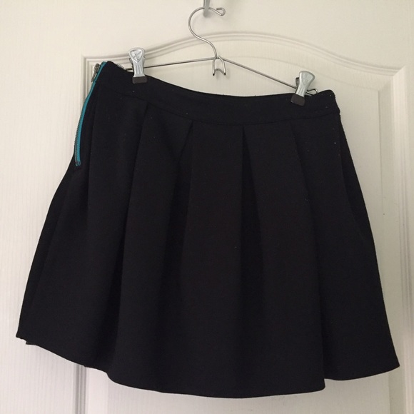 Aeropostale Black Pleated skirt