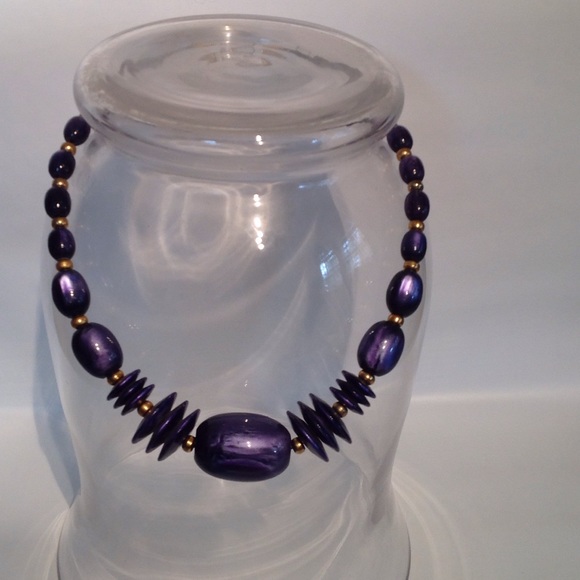 Necklace 9" purple beads.