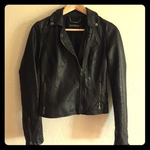 XS Express black faux leather cropped moto jacket.
