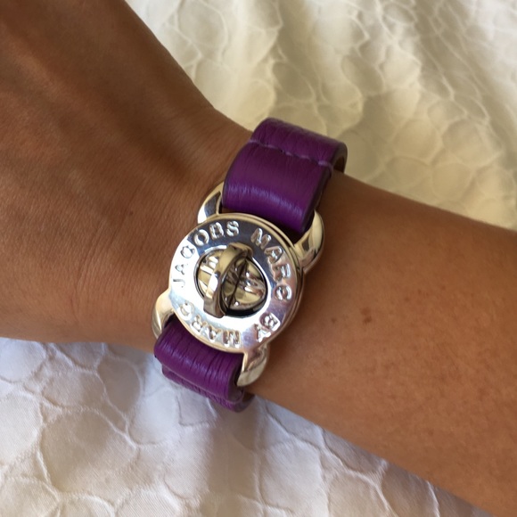 Turnlock Leather Bracelet - Picture 1 of 4
