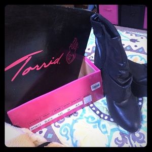 Black slouch heel boots! Size 10w/8/41.