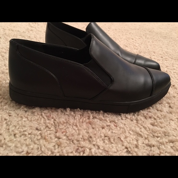 Vince point toe black sneakers