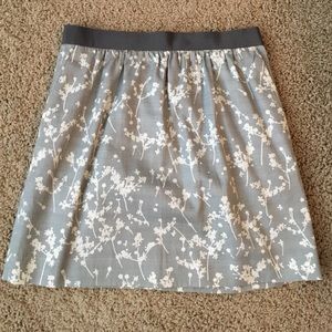 Floral patterned gray a-line Loft skirt, size 6